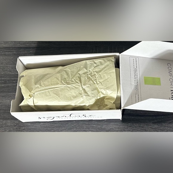 Journee Signature - Women's Genuine Leather - Kellee Sandals - Shelf Pull - Picture 8 of 10